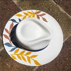 Beautiful handmade white beach hat from El Salvador. Made of jute.